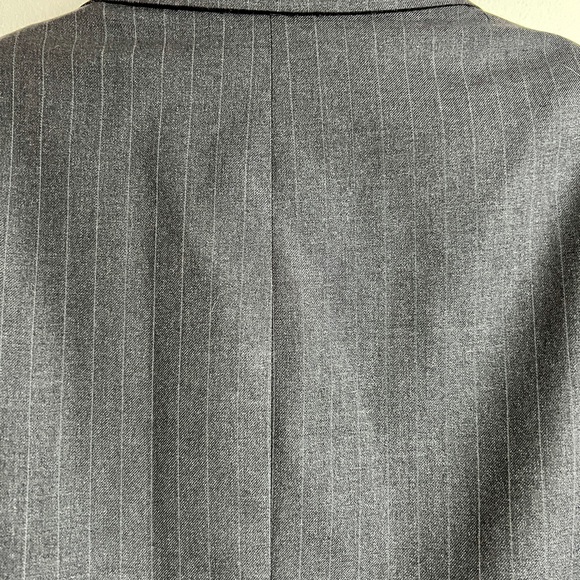 Brooks brothers grey and white pinstriped man’s suit, 100% wool, 43reg, 38 w - Picture 11 of 14